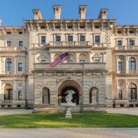 The Breakers front facade | Alexander Nesbitt – Courtesy of The Preservation Society of Newport County